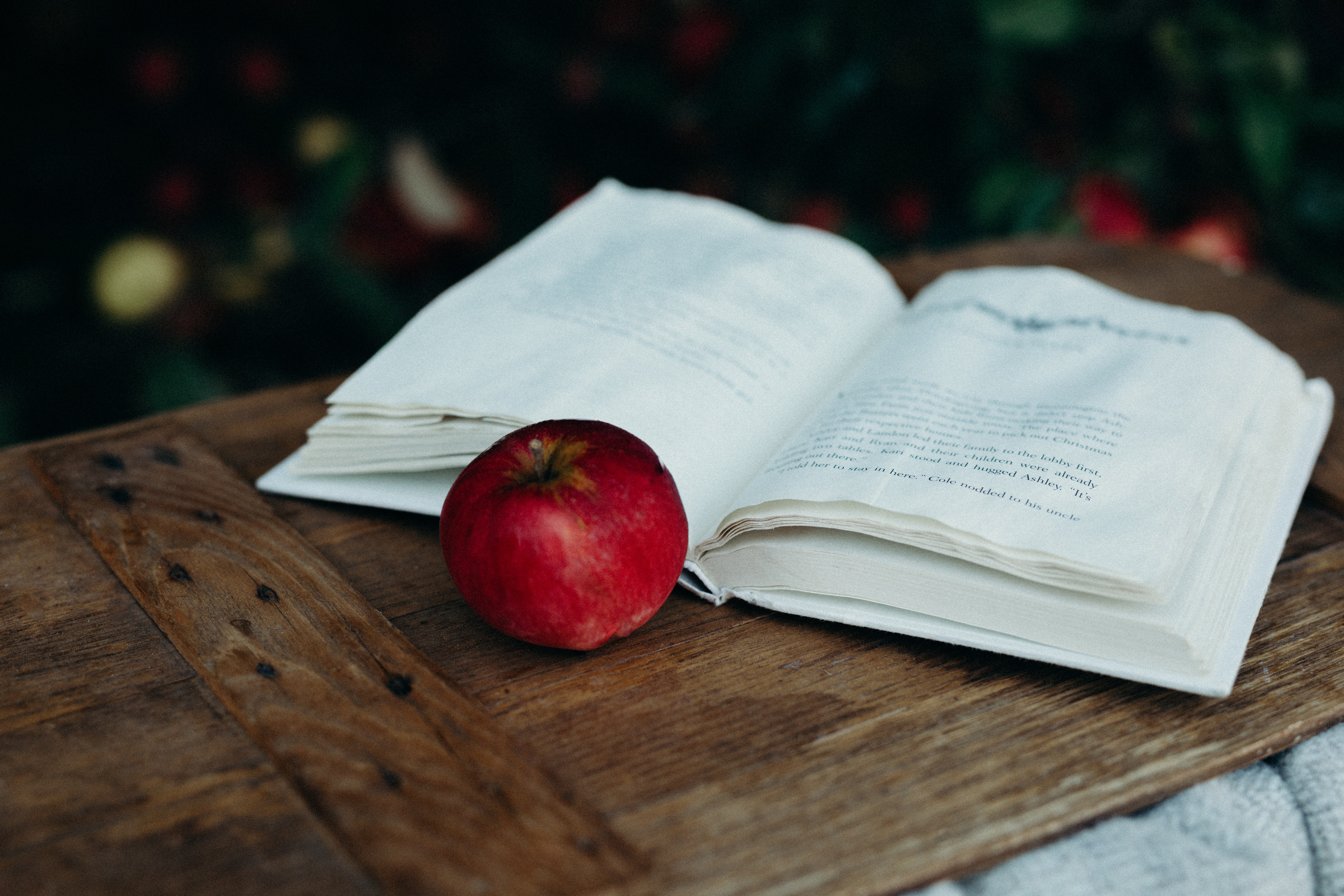 book_apple_unsplash.jpg